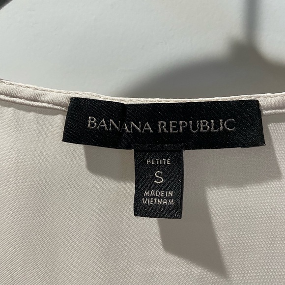 Banana Republic Petite Women’s Cream V-Neck Blouse - Picture 3 of 6